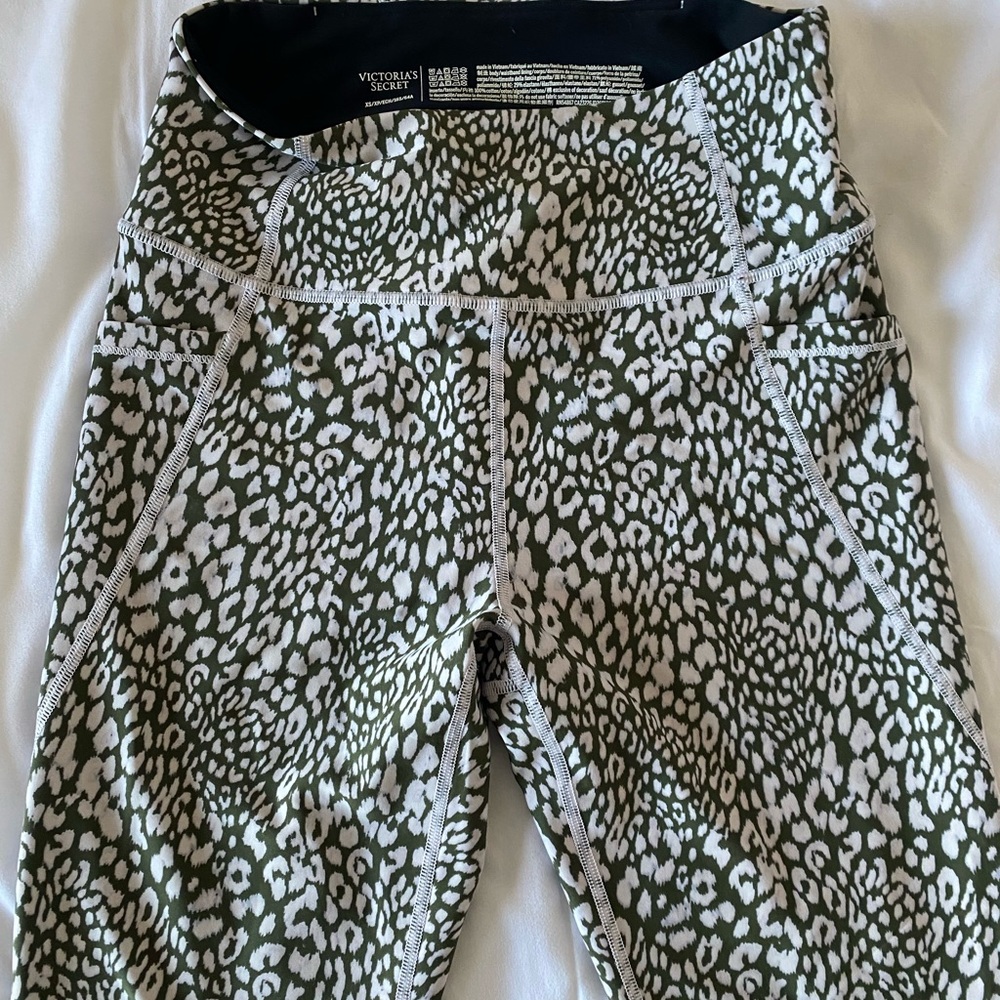 Victoria's Secret Green and White Patterned Leggings